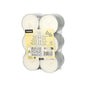 Η συσκευασία Starpak 18 Maxi Lichter (Ø 57 mm, 19 mm, λευκό) περιέχει 18 λευκά κεριά ρεσώ σε αλουμινένια ποτηράκια, συσκευασμένα με φύλλο, με μια κίτρινη πολυγλωσσική ετικέτα για οδηγίες και προειδοποιήσεις - ιδανική για ατμοσφαιρικές περιστάσεις.