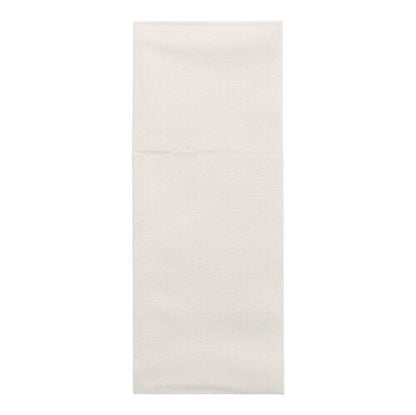Οι θήκες μαχαιροπίρουνων Starpak 100, Airlaid 40 cm x 48 cm με πτυχή για μαχαιροπίρουνα, είναι καθαρά διπλωμένες και παρουσιάζονται μπροστά από ένα απλό λευκό φόντο - ιδανικές για μια κομψή διακόσμηση τραπεζιού.