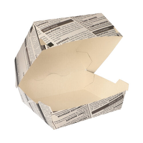 Die PAPSTAR Burgerboxen "Newsprint" groß (7,8x11x11,5 cm, Pappe), von PAPSTAR GmbH, sind geöffnet und leer mit ihrem Zeitungspapier-Design auf weißem Hintergrund abgebildet. Die Packung enthält 50 Stück in Schrumpffolie.