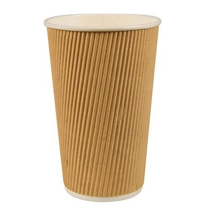 Ένα PAPSTAR GmbH Ripple Wall χάρτινο ποτήρι (Ø 9 cm, 13,7 cm ύψος) με καφέ, κυματιστή εξωτερική επιφάνεια και λευκή άκρη/εσωτερικό στέκεται όρθιο σε λευκό φόντο.