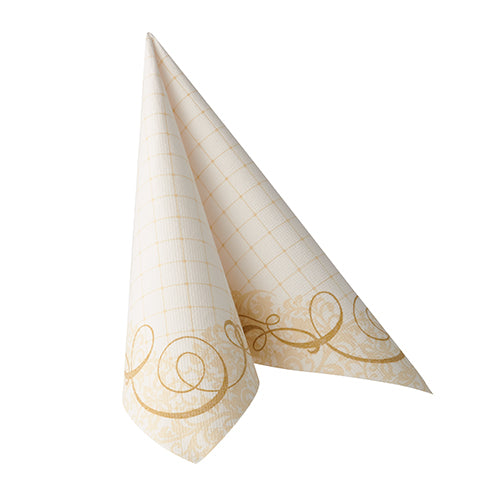 Eine gefaltete, goldene PAPSTAR ROYAL Collection 1/4-fold Serviette (40 x 40 cm) der PAPSTAR GmbH steht aufrecht auf weißem Grund.