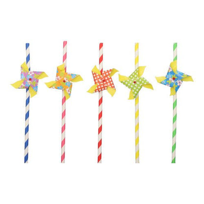 Πενήντα PAPSTAR χάρτινα καλαμάκια (Ø 6mm, 20cm) της PAPSTAR GmbH σε διάφορα χρώματα, το καθένα με ένα ανεμόμυλο με κίτρινα και με σχέδια φύλλα, είναι τοποθετημένα κάθετα. Τα βιοδιασπώμενα καλαμάκια βρίσκονται μπροστά σε λευκό φόντο.