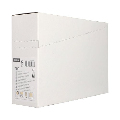 Ένα κουτί Starpak 100 θηκών μαχαιροπήρουνων (Airlaid 40 cm x 33 cm με πτύχωση μαχαιροπήρουνων) απεικονίζεται διαγώνια και διαθέτει ετικέτα προϊόντος και διάτρητο επάνω μέρος για εύκολο άνοιγμα – ιδανικό για χρήση σε εστιατόρια.