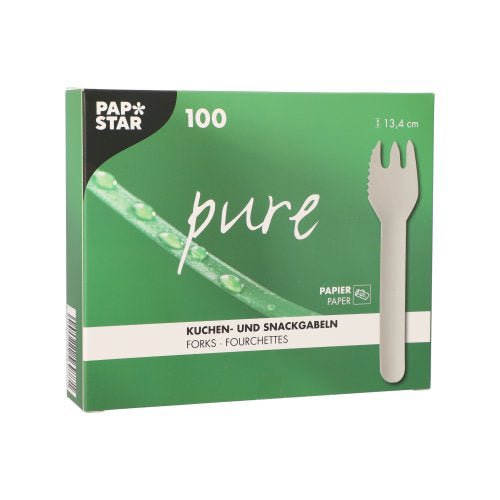 Ένα πράσινο κουτί "PAPSTAR pure" της PAPSTAR GmbH περιέχει 100 λευκά, οδοντωτά πιρούνια για κέικ και σνακ από χαρτί (12,7 cm). Η συσκευασία δείχνει μια εικόνα πιρουνιού και μια κοντινή λήψη ενός φυτικού στελέχους με σταγόνες νερού.