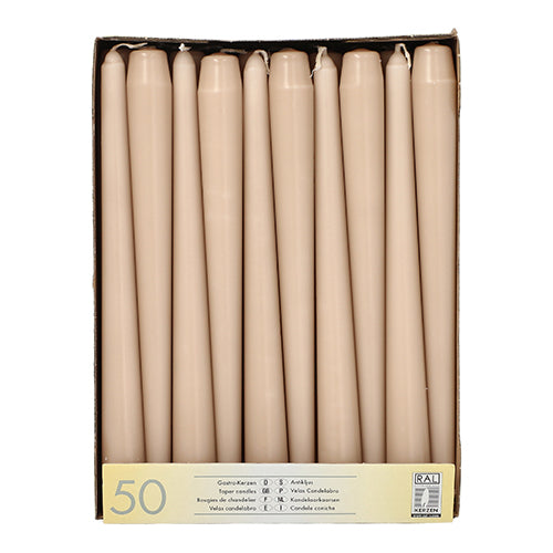 Ένα κουτί με Starpak 50 κωνικές κεριές (Ø 2,2 cm - 25 cm), τοποθετημένες όρθιες σε μία σειρά, με μια κάτω ετικέτα που αναγράφει "50 τεμάχια", πολυγλωσσικό κείμενο και αναφορά στη μεγάλη διάρκεια καύσης.