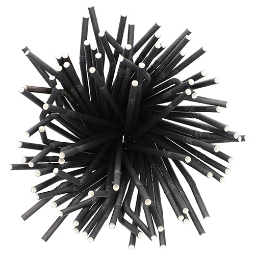 Μια συλλογή από PAPSTAR 100 καλαμάκια, χαρτί Ø 6 mm της PAPSTAR GmbH, διατεταγμένα σε σφαίρα, με τα μαύρα χαρτονάκια με λευκή άκρη να ακτινοβολούν ακτινωτά από το κέντρο προς τα έξω, όπως φαίνεται από πάνω.