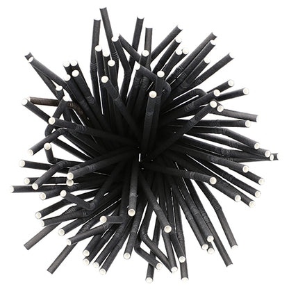 Μια συλλογή από PAPSTAR 100 καλαμάκια, χαρτί Ø 6 mm της PAPSTAR GmbH, διατεταγμένα σε σφαίρα, με τα μαύρα χαρτονάκια με λευκή άκρη να ακτινοβολούν ακτινωτά από το κέντρο προς τα έξω, όπως φαίνεται από πάνω.