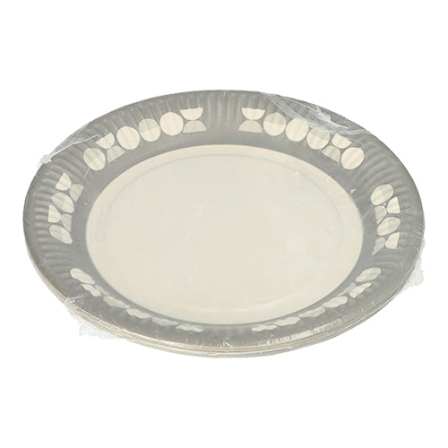 Ein Stapel von PAPSTAR 10 Tellern, Pappe rund Ø 23 cm, der PAPSTAR GmbH, in transparenter Folie verpackt. Jeder Einwegteller ist mit einem dezenten Blatt- und Punktrand versehen – ideal für Partys und Veranstaltungen.