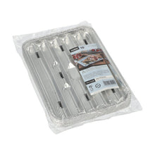 Eine Packung mit 10 Starpak-Grillschalen (Aluminium, rechteckig, 1,4 x 16,3 x 22,7 cm), versiegelt in durchsichtigem Kunststoff mit einem oberen Etikett mit Produktinformationen und Lebensmittelbildern.