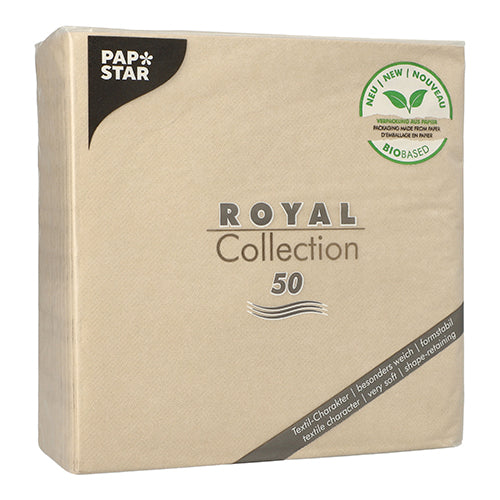 Ένα πακέτο σε χρώμα άμμου PAPSTAR 50 πετσέτες "ROYAL Collection" 1/4-δίπλωμα 40x40 cm της PAPSTAR GmbH, με πράσινη ετικέτα "biobased" στην επάνω δεξιά γωνία και τον αριθμό 50 ως ποσότητα.