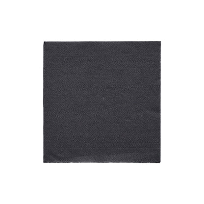 Μια μεμονωμένη PAPSTAR χαρτοπετσέτα 1/4-πτυχή, 24x24 cm μαύρη από τη "DAILY Collection" (20 τεμάχια), από την PAPSTAR GmbH, παρουσιάζεται σε λευκό φόντο - ιδανική για κομψές διακοσμήσεις τραπεζιού.