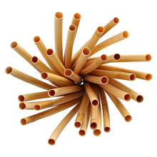 Ένα δέμα PAPSTAR καλαμάκια από καλάμι "pure" (10 mm x 25 cm, 50 τεμάχια) από φιλικό προς το περιβάλλον καλάμι, τοποθετημένα κυκλικά από πάνω, σε λευκό φόντο.