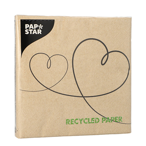 Auf einer braunen Verpackung mit der Aufschrift "PAPSTAR" in der Ecke mit zwei Herzkonturen und "RECYCLED PAPER" befindet sich PAPSTAR 20 Servietten, 33x33 cm, 3-lagig, natur, von PAPSTAR GmbH.