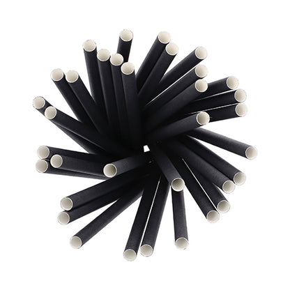 Eine Draufsicht auf die kreisförmig angeordneten PAPSTAR 100 Shake-Halme Papier Ø 10 mm · 21 cm der PAPSTAR GmbH – biologisch abbaubare schwarze Papiertrinkhalme mit weißer Innenseite, ideal für umweltbewusste Gastgeber und nachhaltigen Shake-Genuss.