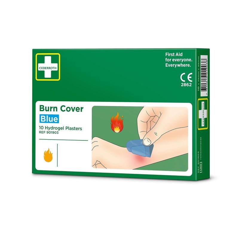 Ένα πράσινο κουτί με την επιγραφή "Cederroth Burn Cover, μπλε, Hydrogel-επίθεμα, 10 τεμάχια" από την Orkla Wound Care AB περιέχει 10 επιθέματα. Η εικόνα δείχνει ένα χέρι που εφαρμόζει ένα μπλε επίθεμα σε ένα έγκαυμα σε ένα χέρι δίπλα σε ένα σύμβολο φλόγας.