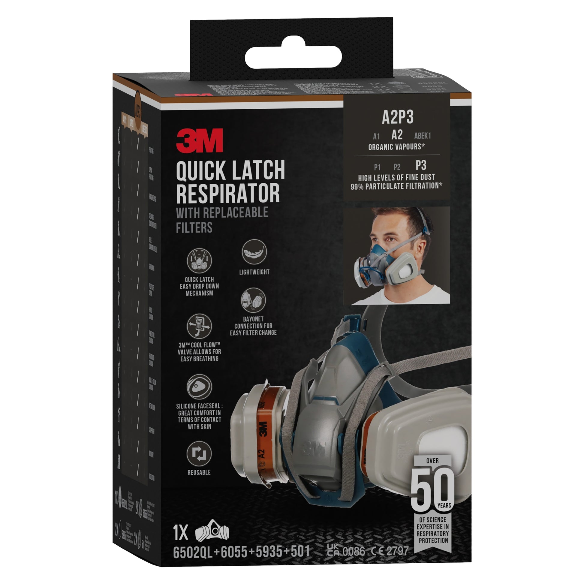 Vorderseite einer 3M™ Quick Latch-Atemschutzmaske 6502QLKIT-1 mit Maske, Filterinfo (A2P3 organische Dämpfe), Träger und Hervorhebung austauschbarer Filter sowie bis zu 99% Partikelfiltration. Von 3M Deutschland GmbH.