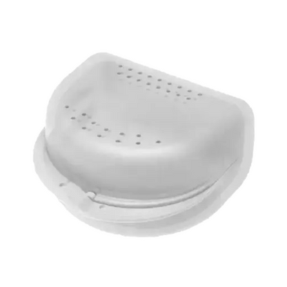 Ένα λευκό κουτί AMPri PP για οδοντιάτρους από πλαστικό για ενήλικες με διαστάσεις 80 x 80 x 45 cm φέρει στην καμπύλη επιφάνειά του αρκετές μικρές τρύπες εξαερισμού. Αυτό το προϊόν της AMPri Handelsgesellschaft mbH, κατασκευασμένο από πρακτικό πολυπροπυλένιο, χρησιμεύει για την ασφάλεια ή την προστασία και πιθανώς χρησιμοποιείται στην ορθοδοντική εργασία.