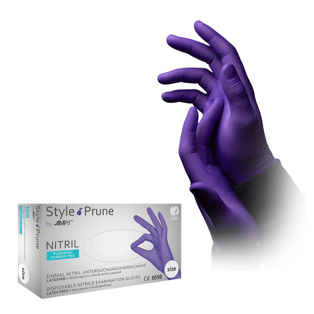 Ένα κουτί AMPri STYLE PRUNE νιτριλίου γάντια χωρίς πούδρα από MED-COMFORT, σκούρο μοβ από AMPri Handelsgesellschaft mbH, απεικονίζεται δίπλα σε ένα ζευγάρι χέρια που φορούν τα ίδια γάντια χωρίς πούδρα. Το κουτί τονίζει ότι τα γάντια είναι χωρίς πούδρα, χωρίς λάτεξ και κατάλληλα για εξεταστικούς σκοπούς.