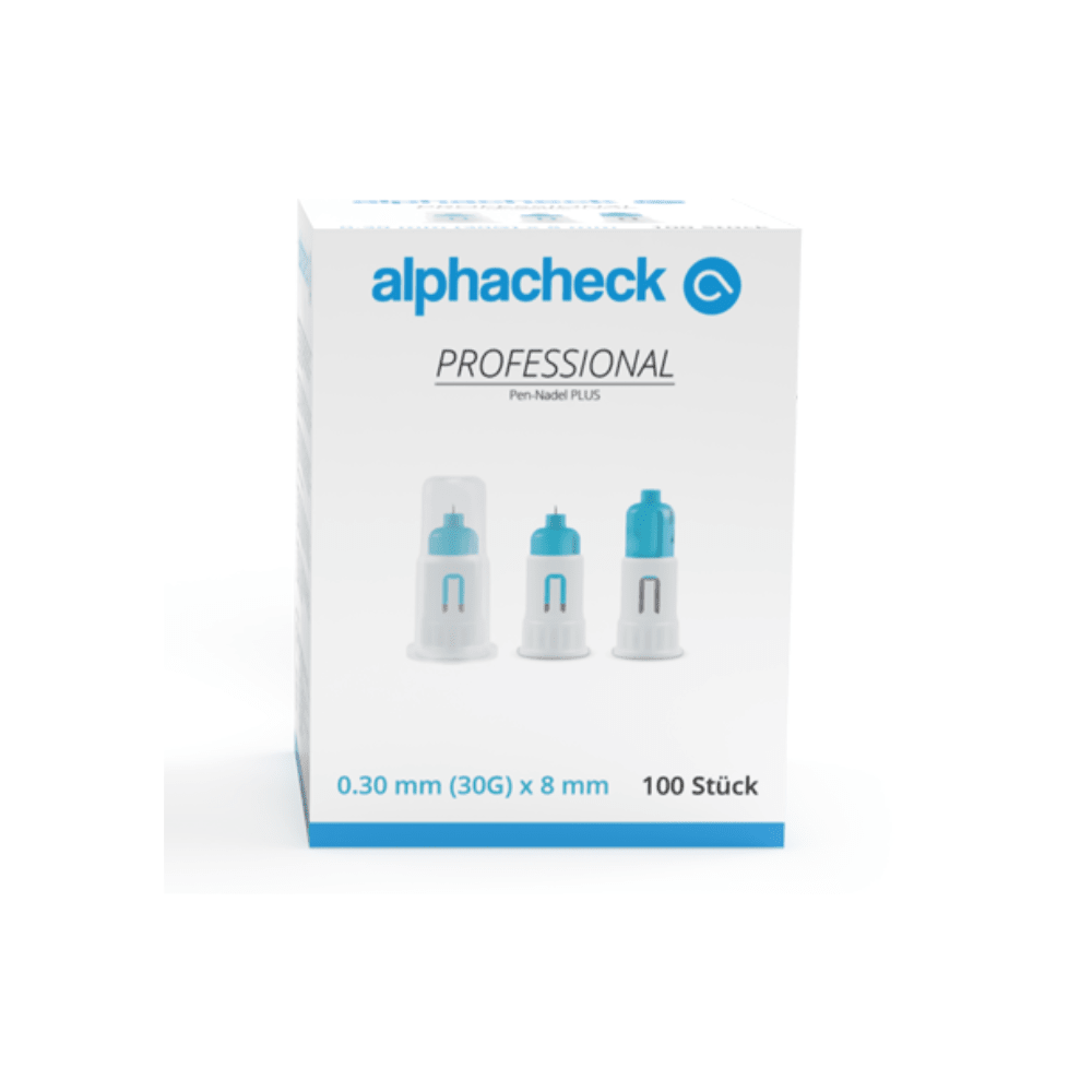 Ένα κουτί με βελόνες Alphacheck professional Pen-Nadel PLUS, διαφόρων μεγεθών. Το λευκό κουτί με μπλε λεπτομέρειες περιέχει 100 αποστειρωμένες βελόνες, 0,30 mm (30G) x 8 mm, για ενέσεις ινσουλίνης. Στην μπροστινή όψη απεικονίζονται τρεις βελόνες Pen με κείμενο σε μπλε και μαύρο χρώμα από την Berger Med GmbH.