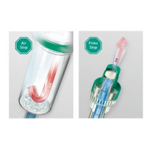 Εικονογραφικά διαγράμματα ιατρικών εξαρτημάτων έγχυσης. Αριστερά: Ένας σωλήνας με την επιγραφή «AirStop Filtermembran» και βέλη που υποδεικνύουν την αποτροπή ροής αέρα. Δεξιά: Ένα σύνδεσμο με την επιγραφή «B.Braun Intrafix® SafeSet Premium-Infusionsgerät με βαλβίδα μεμβράνης Safeflow από την B. Braun Deutschland GmbH & Co. KG», που αναδεικνύει τη βαλβίδα μεμβράνης Safeflow για ελεγχόμενη ροή υγρών και αποτροπή εισόδου αέρα.