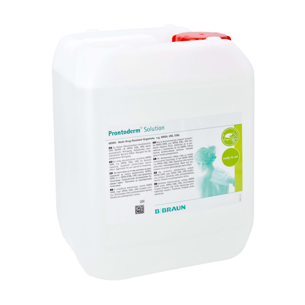 Ένας ευρύχωρος λευκός περιέκτης με λαβή, που περιέχει τη „B.Braun Prontoderm® Λύση για αποικιοποίηση MRE του δέρματος και των βλεννογόνων“ από την B. Braun Deutschland GmbH & Co. KG, εξασφαλίζει εξαιρετική συμβατότητα με το δέρμα. Η ετικέτα περιέχει ένα μικρό κείμενο και ένα πράσινο λογότυπο καθώς και μια εικόνα ενός ατόμου. Ο ειδικά σχεδιασμένος για την αποικιοποίηση MRE περιέκτης είναι ασφαλισμένος με ένα κόκκινο καπάκι.