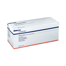 Eine rechteckige weiß-blaue Schachtel mit der Aufschrift „BSN Comprilan®“ der BSN Medical GmbH enthält eine textil-elastische Kurzzugbinde mit den Maßen 10 cm x 5 m. Ideal für phlebologische Indikationen, die Schachtel enthält Produktdetails und ist sicher verschlossen.