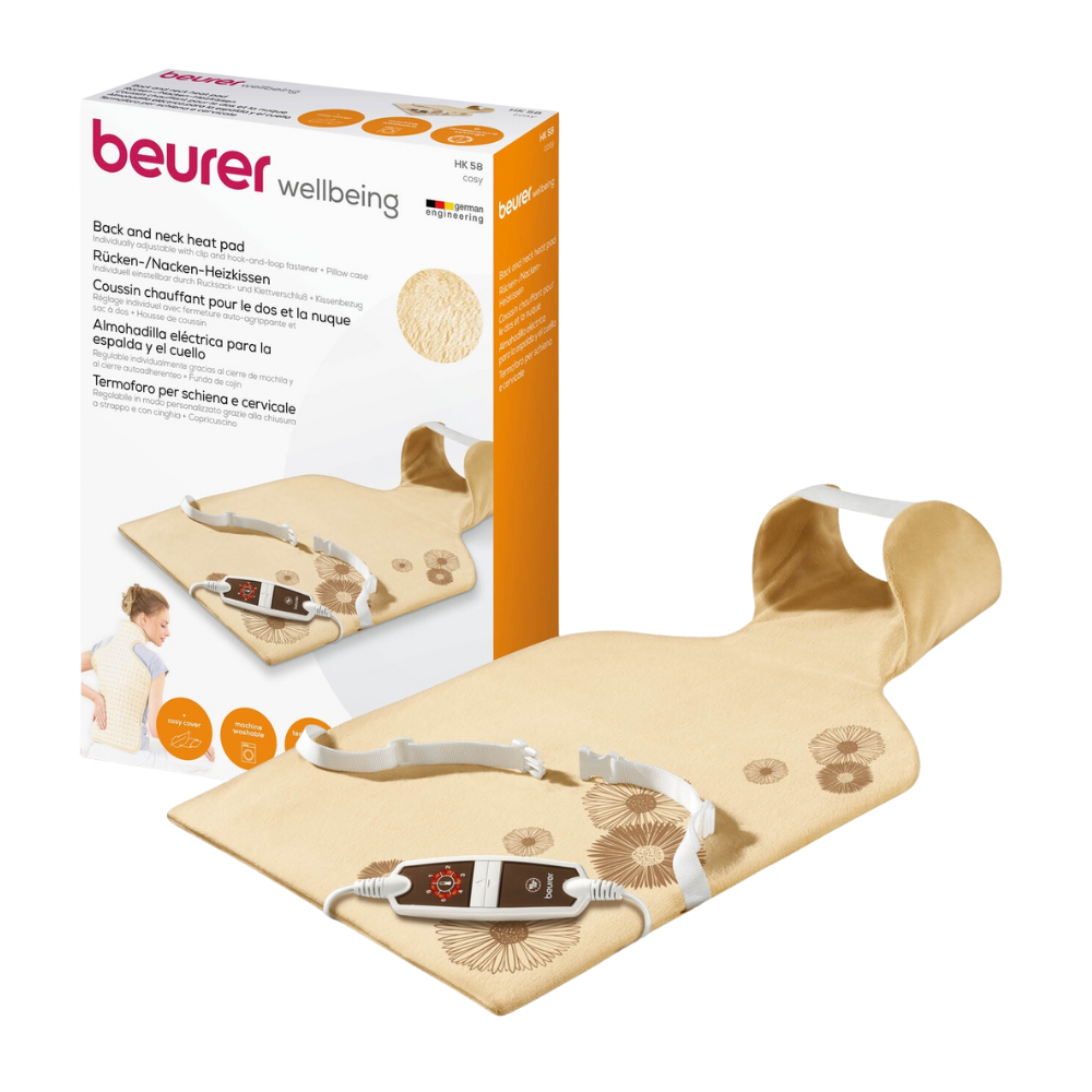 Η εικόνα δείχνει ένα Beurer HK 58 μαξιλάρι θέρμανσης πλάτης/αυχένα με συσκευασία. Το μπεζ μαξιλάρι θέρμανσης, σχεδιασμένο από την Beurer GmbH, έχει εργονομικό σχήμα και συνδεδεμένο ελεγκτή. Η συσκευασία προσφέρει περιγραφές σε πολλές γλώσσες και δείχνει ένα άτομο που χρησιμοποιεί το προϊόν. Αυτό επιδεικνύει τον ευέλικτο σχεδιασμό για άνεση πλάτης και αυχένα.
