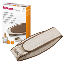 Η εικόνα δείχνει μια Beurer HK 72 φορητή ζώνη θέρμανσης με μπαταρία | Συσκευασία (1 τεμάχιο) μαζί με το κουτί συσκευασίας της. Η μπεζ ζώνη με καφέ λεπτομέρειες διαθέτει ένα πάνελ ελέγχου και μια αφαιρούμενη μπαταρία για περισσότερη άνεση. Το κουτί δείχνει το προϊόν σε χρήση, τονίζει τη λειτουργία γρήγορης θέρμανσης και περιέχει πολυγλωσσικό κείμενο που περιγράφει το προϊόν.