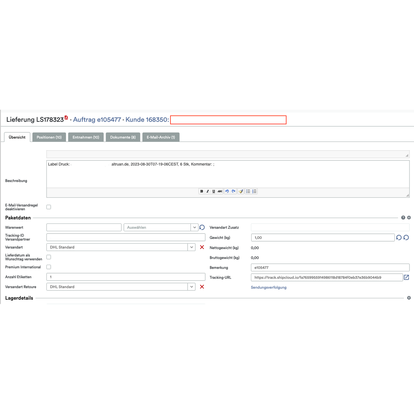 Screenshot der Logistiksoftwareschnittstelle der Altruan PackMaster App, der eine Bestellung mit Kundennummer zeigt und Textfelder und Dropdown-Menüs für Versanddetails, einschließlich Liefermethode und Verpackungsoptionen, enthält.