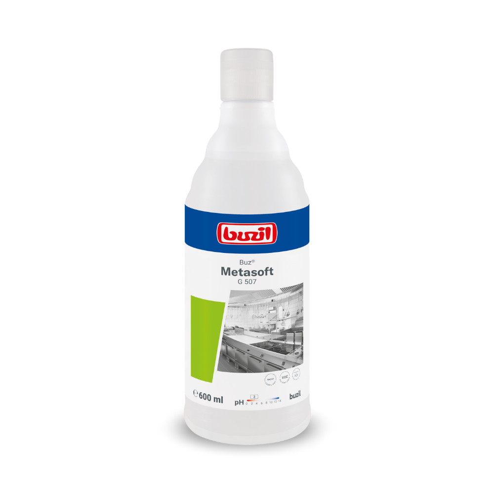 Σε ένα μπουκάλι 600 ml Buzil Buz® Metasoft G 507, το λογότυπο της BUZIL-WERK Wagner GmbH & Co. KG, το όνομα του προϊόντος και μια εικόνα κουζίνας είναι εμφανώς ορατά. Η ετικέτα τονίζει την τιμή του pH, τον όγκο και την αποτελεσματικότητα της δύναμης διάλυσης του ασβέστη, όλα συσκευασμένα σε ένα πράσινο στοιχείο σχεδίασης.