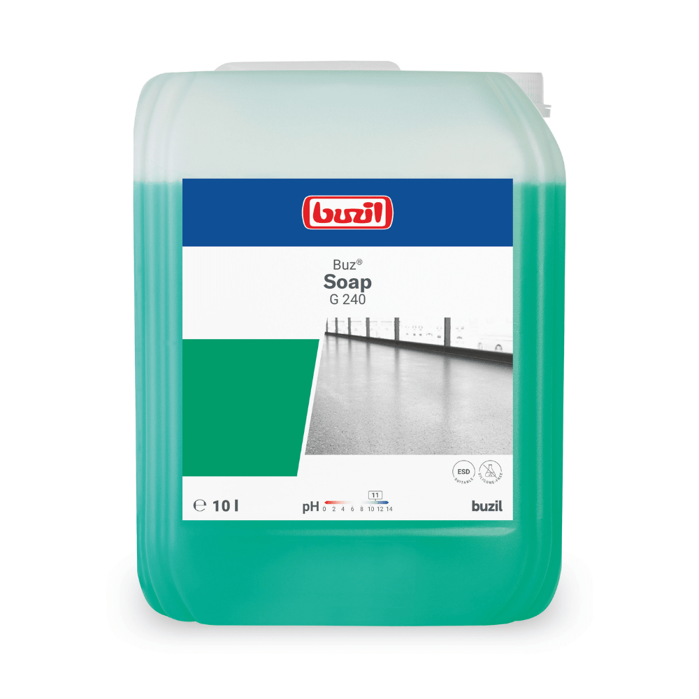 Ένα δοχείο 10 λίτρων Buzil Buz® Soap G 240 καθαριστικό με βάση το σαπούνι από την BUZIL-WERK Wagner GmbH & Co. KG, ιδανικό για τον καθαρισμό δαπέδων, με πράσινη-λευκή ετικέτα με την εικόνα ενός καθαρού δαπέδου. Η ετικέτα περιλαμβάνει λεπτομέρειες προϊόντος καθαρισμού όπως pH και πιστοποιήσεις, και το δοχείο είναι γεμάτο με ένα πράσινο υγρό.