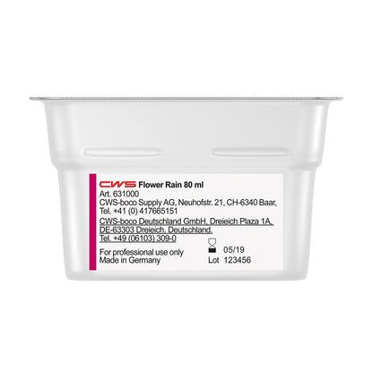 Ένα ορθογώνιο άρωμα χώρου 80 ml CWS ParadiseLine για διανομέα αρώματος Paradise Air Bar με την επιγραφή "CWS Flower Rain" με πληροφορίες προϊόντος, εταιρείας και επικοινωνίας καθώς και οδηγίες χρήσης. Κατασκευάζεται στη Γερμανία. Ισχύει: 05/19. Παρτίδα: 123456. Ιδανικό ως άρωμα χώρου.