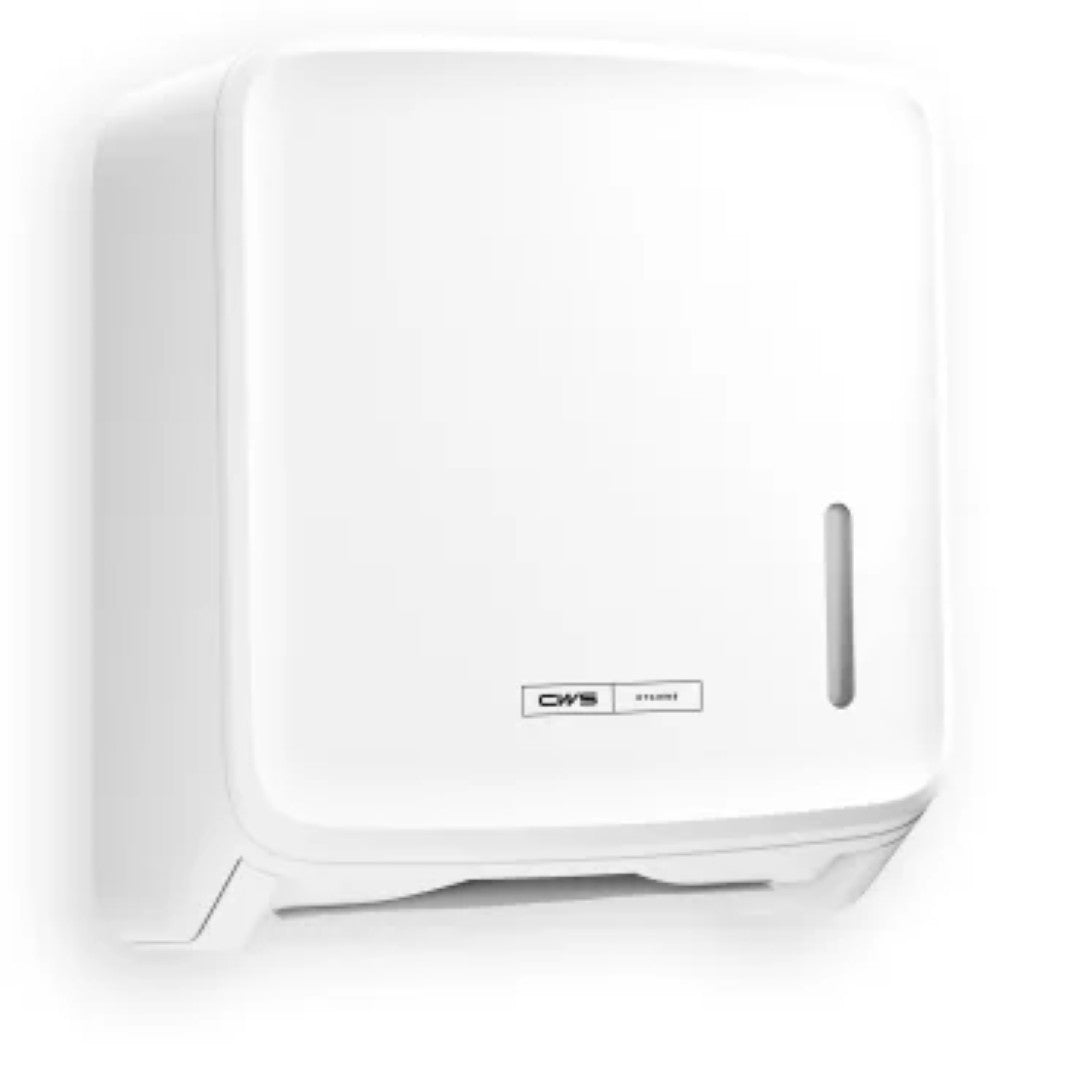 Η χάρτινη θήκη CWS PureLine Paper Faltpapierspender | Συσκευασία (1 κομμάτι) από την CWS είναι ένας λευκός, τοίχου τοποθετημένος διανομέας με ένα κατακόρυφο παράθυρο για τον έλεγχο της ποσότητας χαρτιού και μια ετικέτα με το εμπορικό σήμα, ιδανική για υγιεινή αποθήκευση, απεικονισμένη σε ένα απλό λευκό φόντο.