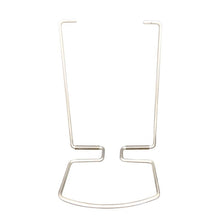 Der Armhebel für manuellen Spender von Diversey Deutschland GmbH & Co. OHG besteht aus Edelstahl, hat eine rechteckige Basis, zwei gebogene vertikale Arme mit Haken und ist zur hygienischen Bedienung manuell montierbar. Foto vor weißem Hintergrund.