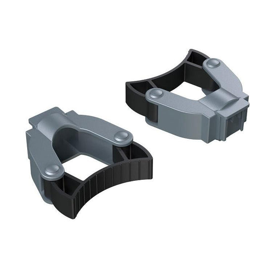 Der Diversey Di Protect FixT Handgriffhalter (1 Stück) in Silber und Schwarz, mit geschwungenen Linien und geriffelten schwarzen Akzenten, ist ideal für die nahtlose Integration mit dem TASKI Protect Trolley.