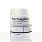 Ένα λευκό πλαστικό δοχείο με την επιγραφή "Thermoplan Thermo Milk Tabs, Reinigungstab für Espressomaschinen | Packung (62 Stück)" από την Diversey Deutschland GmbH & Co. OHG, για την υγιεινή καθαριότητα, δείχνει "62 x 7g", "Made in Germany" και πολυγλωσσικές πληροφορίες.