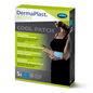 Μια συσκευασία DermaPlast® ACTIVE Cool Patch αυτοψυχόμενου επιθέματος ψύξης (10 x 14 cm, 1 τεμάχιο) της Paul Hartmann AG για ανακούφιση από τον πόνο, δείχνει μια γυναίκα που κολλάει το μπλε επίθεμα στο αντιβράχιο της. Πολύγλωσση συσκευασία.