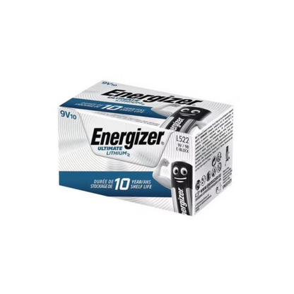 Ένα λευκό-γκρι κουτί με Energizer Ultimate Lithium E-Block 9V L522 | Συσκευασία (10 τεμάχια), μια μακράς διάρκειας πηγή ενέργειας. Η συσκευασία αναφέρει ότι περιέχει δέκα μπαταρίες με διάρκεια ζωής 10 ετών. Στην αριστερή πλευρά φαίνεται το λογότυπο της Energizer Deutschland GmbH, ενώ στη δεξιά πλευρά υπάρχουν πληροφορίες προϊόντος και μια εικόνα της μπαταρίας.