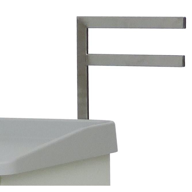 Μια κοντινή λήψη δείχνει τη βάση Novocal F (330 mm), σε μεταλλική βαφή, με μια δίδυμη δομή σε σχήμα F, που είναι τοποθετημένη στη δεξιά πλευρά μιας λευκής επιφάνειας με γκρίζα κορυφή· 1 κομμάτι ανά συσκευασία.