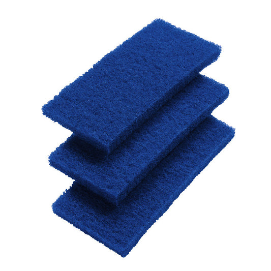 Drei rechteckige blaue SCHEUERVLIES-PADS (3er Set, hart, 260x120x25mm, F.#8616+8617) der Haug Bürsten KG sind auf weißem Untergrund für vielseitige Reinigungsaufgaben aufeinander gestapelt.