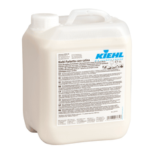 Λευκό πλαστικό δοχείο με λαβή και βιδωτό καπάκι με την επιγραφή "Kiehl Kiehl-Parketto-care-satina Matte Pflegedispersion für Holzböden 5 L" της Johannes Kiehl KG, με πληροφορίες προϊόντος και πολυγλωσσικές οδηγίες. Πωλείται σε κουτί με 2 μπουκάλια.