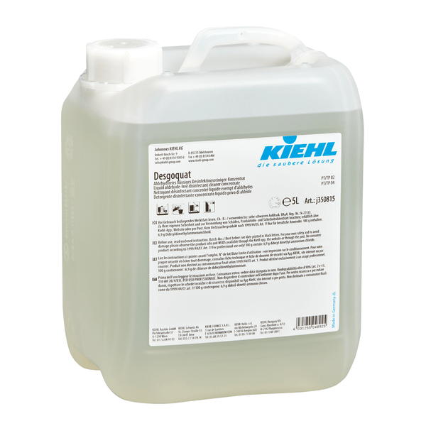 Ένα διαφανές πλαστικό δοχείο με λαβή και λευκό καπάκι, επισημασμένο με "Kiehl Desgoquat" της Johannes Kiehl KG. Η πολυγλωσσική ετικέτα ενημερώνει για το υγρό συμπυκνωμένο απολυμαντικό καθαριστικό χωρίς αλδεΰδη για απολύμανση επιφανειών και τις οδηγίες χρήσης.