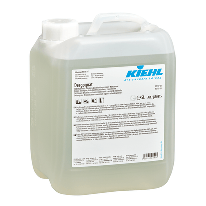 Ένα διαφανές πλαστικό δοχείο με λαβή και λευκό καπάκι, επισημασμένο με "Kiehl Desgoquat" της Johannes Kiehl KG. Η πολυγλωσσική ετικέτα ενημερώνει για το υγρό συμπυκνωμένο απολυμαντικό καθαριστικό χωρίς αλδεΰδη για απολύμανση επιφανειών και τις οδηγίες χρήσης.