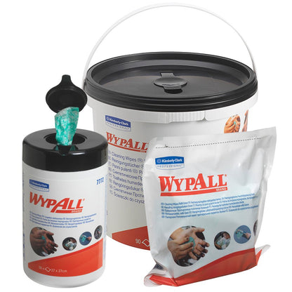 Απεικονίζονται τρία WypAll® μαντηλάκια (Πράσινο, 6 x 50 φύλλα) της Kimberly-Clark GmbH: ένας επεκτάσιμος διανομέας μαντηλιών, ένας μεγάλος κουβάς με καπάκι και μια σακούλα αναπλήρωσης - όλα σχεδιασμένα για υψηλή απορροφητικότητα.