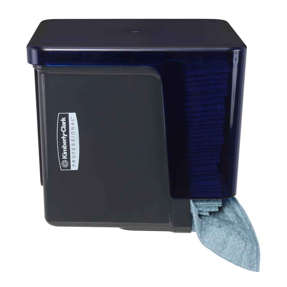 Ένας γκρι διανομέας πανιών Kimberly-Clark Professional™ - διπλωμένος σε τέταρτα από την Kimberly-Clark GmbH απεικονίζεται με διπλωμένα σε τέταρτα πανιά, που αφαιρούνται εν μέρει από κάτω, για να εξασφαλιστεί υγιεινή αφαίρεση.