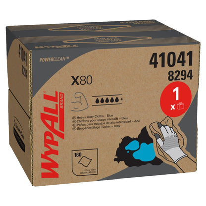 Ένα χαρτονένιο κουτί με WypAll® X80 PowerClean - BRAG™ Box/Χαλύβδινο μπλε από την Kimberly-Clark GmbH, με λεπτομέρειες προϊόντος, σύμβολα και μια απεικόνιση ενός γαντοφορεμένου χεριού που χρησιμοποιεί ένα μπλε πανί για βιομηχανικό καθαρισμό (1 κουτί x 160 φύλλα).