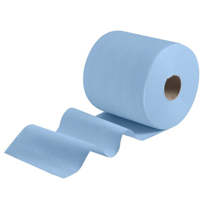 Ένα μεγάλο WypAll® X80 PowerClean ρολό (31,00 cm x 31,50 cm) από την Kimberly-Clark GmbH είναι ελαφρώς ξετυλιγμένο και δείχνει αρκετά ανοιχτόχρωμα μπλε φύλλα με χαρτονένιο πυρήνα μπροστά από ένα απλό λευκό φόντο, ιδανικό ως πανί καθαρισμού για επαγγελματική χρήση.