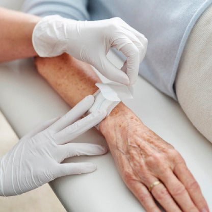 Leukomed skin sensitive, επιδέσμους για ευαίσθητο δέρμα – σε χρήση