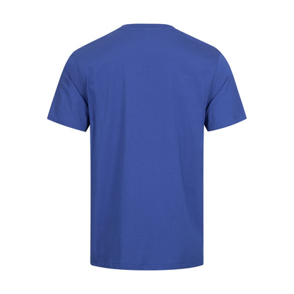 Η εικόνα δείχνει την πίσω όψη ενός NITRAS MOTION TEX LIGHT T-Shirt της AS Arbeitsschutz GmbH σε απλό μπλε χρώμα. Είναι κατασκευασμένο από βαμβάκι πιστοποιημένο από OEKO-TEX, έχει στρογγυλή λαιμόκοψη και κοντά μανίκια και φαίνεται σε ένα εκθαμβωτικά λευκό φόντο.