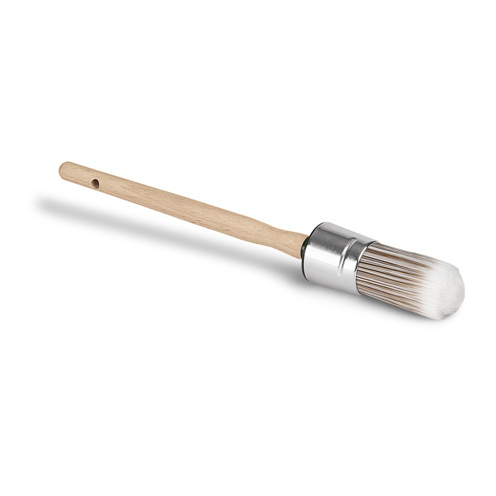 Der Nölle Profi Brush Prestige Maler-Ringpinsel von Nölle Profi Brush Bürsten- & Pinseltechnik e.K. verfügt über einen Holzstiel mit Metallzwinge und Aufhängeloch sowie weiße, hochwertige Synthetikborsten. Perfekt für hochwertige Lackierungen, präsentiert er sich elegant auf weißem Untergrund mit dezenten Schatten.